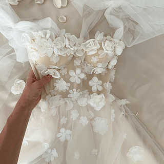 3D Flowers Fairy Tulle Wedding Dress - Diva Melody