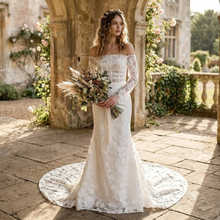 Vestido de novia de encaje floral con abertura alta