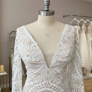 Vestido de novia rústico con diseño de mariposa