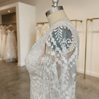Vestido de novia rústico con diseño de mariposa