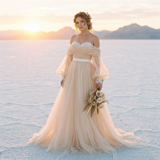 Vestido de novia de tul con hombros descubiertos