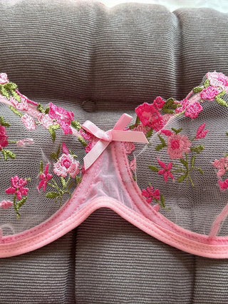Floral Embroidery Lingerie Set - Diva Melody