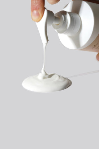 [Isntree] Yam Root Vegan Milk Cleanser 220ml - Diva Melody