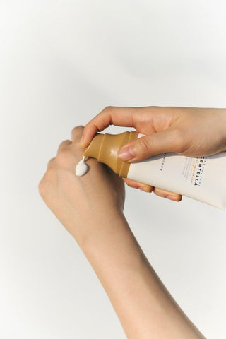 [Skin1004] Madagascar Centella Air-Fit Suncream Light 50ml - Diva Melody