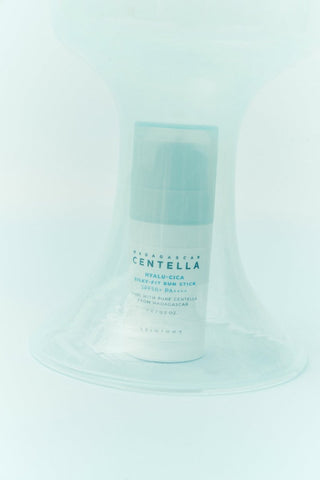 [Skin1004] Madagascar Centella Hyalu-Cica Silky Fit Sun Stick 7g - Diva Melody