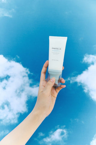 [Skin1004] Madagascar Centella Hyalu-Cica Water-Fit Sun Serum 50ml - Diva Melody