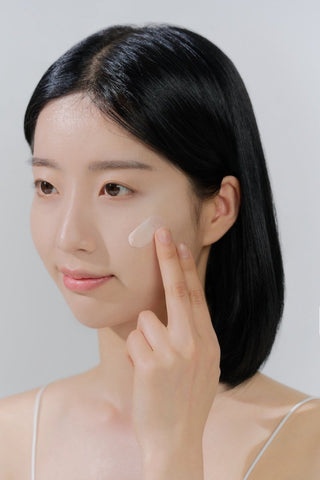 [Skin1004] Madagascar Centella Tone Brightening Tone-Up Sunscreen 50ml - Diva Melody