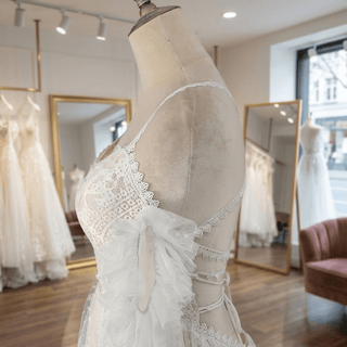 Sweetheart Lace Wedding Dress with Detachable Sleeves - Diva Melody